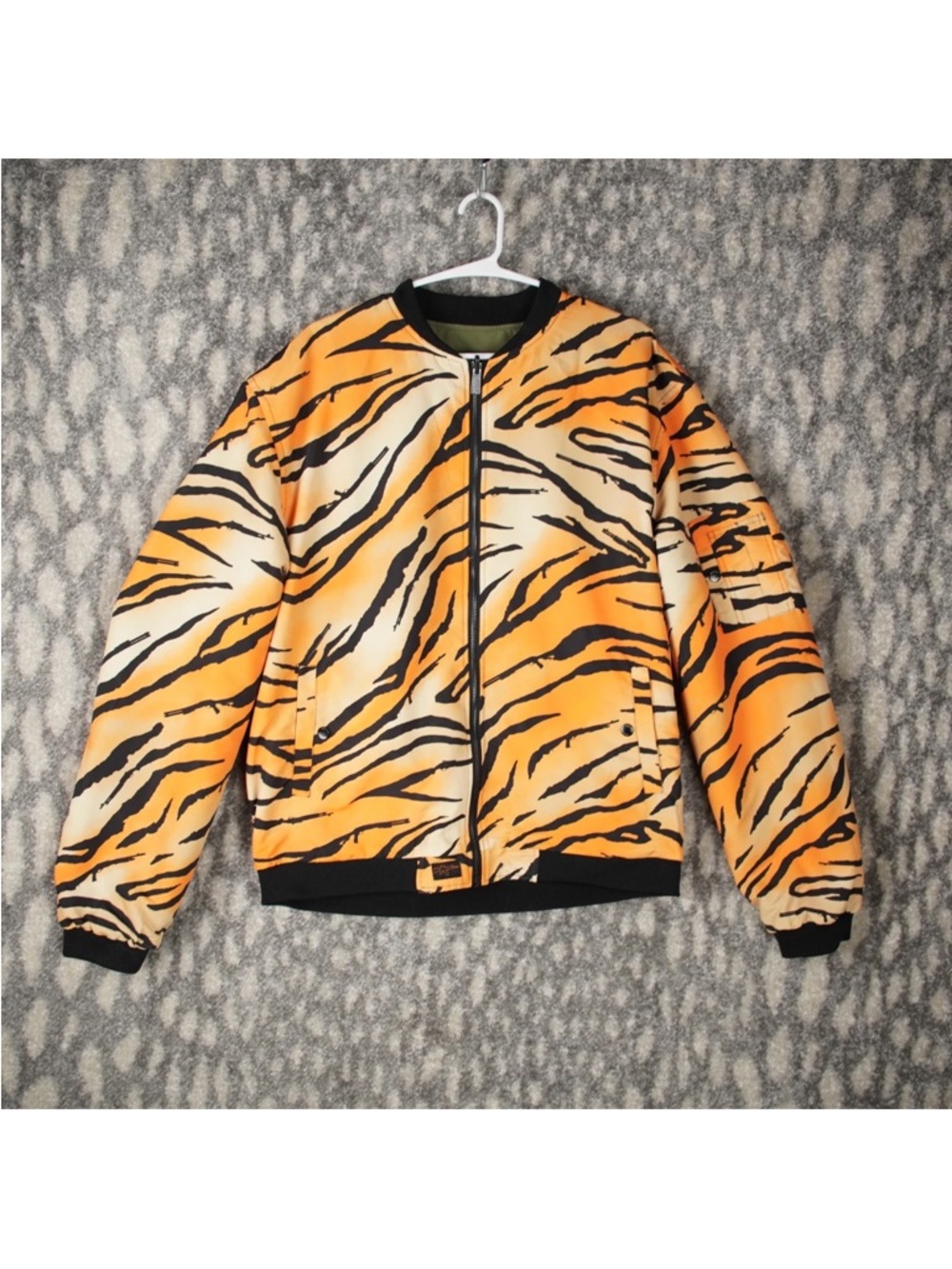 Retro Rifle Reversible Bomber Jacket Mens Size X-Large Green Tiger Print EUC - Picture 2 of 11
